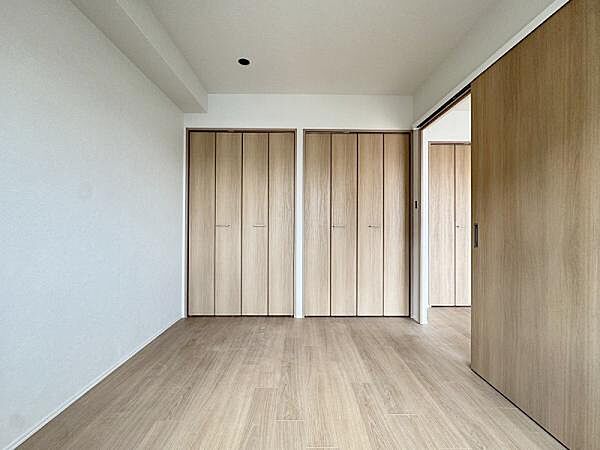 南からたっぷり光が射し込む明るい空間！温かみのある空間で自分の時間を楽しんでみませんか？素敵な時間を貴方に！