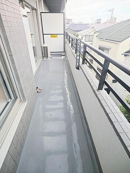 朝陽が差し込む東向きの大型ワイドバルコニー！