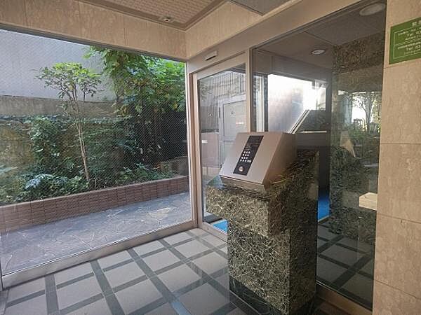 オートロックシステムのエントランス