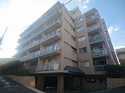 外観：緑豊かな仙台坂の高台に佇むヴィンテージマンション♪