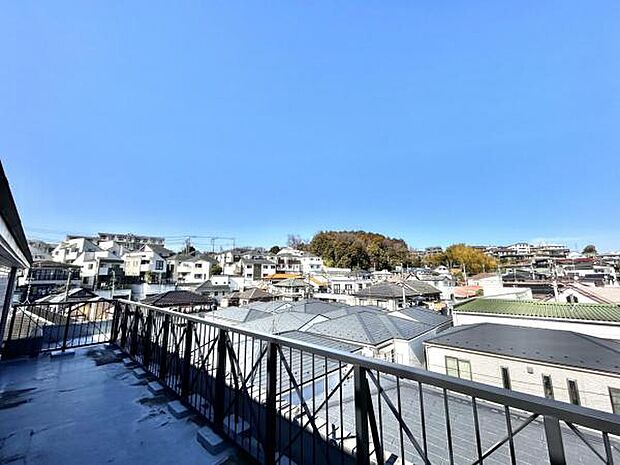 《roof balcony》 約18帖のルーフバルコニー 日当たりもよく開放感があります