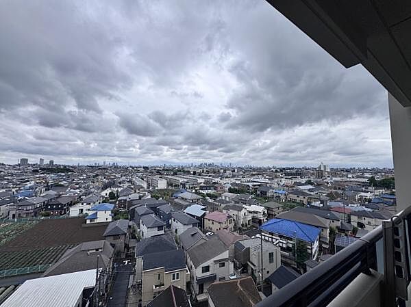 眺望　8階東向きのバルコニーです。都心方面を望みます！