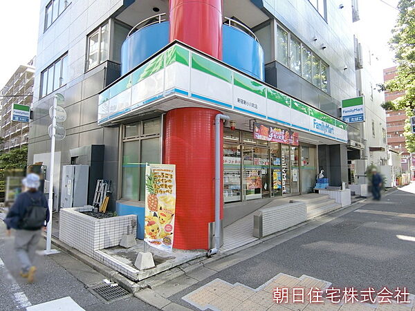 ファミリーマート 新宿新小川町店（522ｍ）