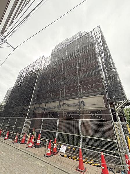 外観　大規模修繕工事中