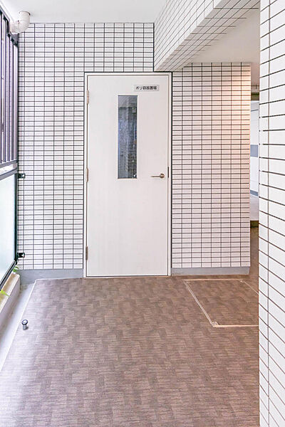 住まいの顔となる玄関は、落ち着きと家族の笑顔が満ちた空間に。