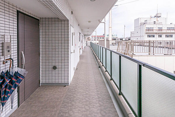通路も広く明るいです。