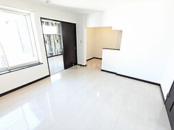グランメゾンイースト 201 2階1LDKのリビング/ダイニング