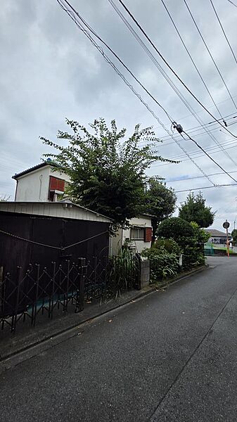 南西側道路（公道4.0ｍ）更地にてお引渡致します。
