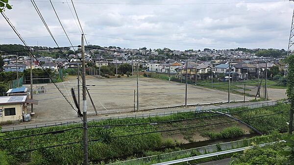本地からの眺望です。圧迫感の無い敷地です。