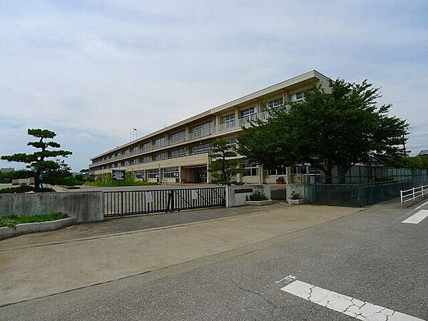 画像24:小学校「伊勢崎市立あずま南小学校まで1581m」