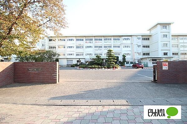 画像24:中学校「伊勢崎市立第一中学校まで1374m」