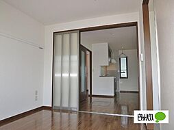 ファミーレ D202 2階3DKのリビング/ダイニング