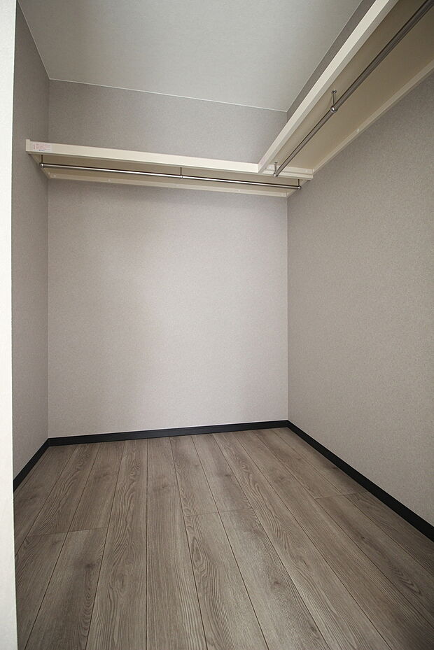 洋室(2)収納(2帖WIC)