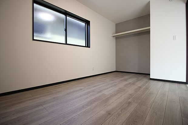 洋室(1) お部屋をより広く演出するオープンクローゼット付き。