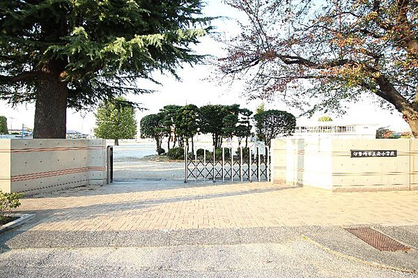 伊勢崎市立南小学校　662ｍ