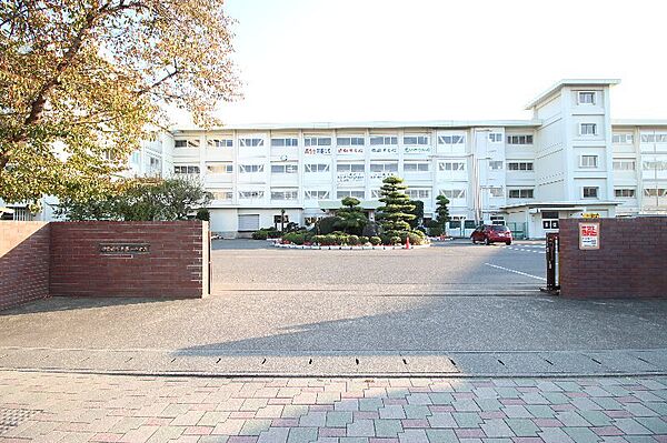 伊勢崎市立第一中学校　1374ｍ