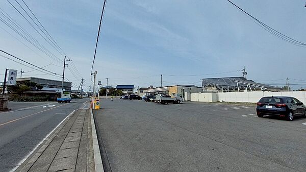セブンイレブン伊勢崎流通団地東店　235ｍ
