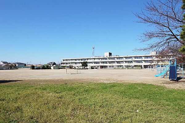 伊勢崎市立あずま南小学校　424ｍ