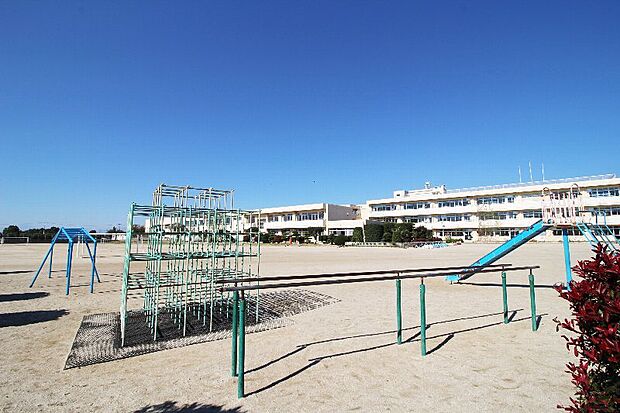 伊勢崎市立あずま小学校 1813m