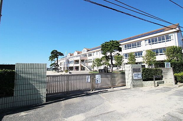 伊勢崎市立あずま中学校 1807m