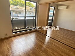 ビバリースクエアB 2階1LDKのリビング/ダイニング