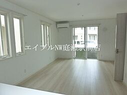 untrois.un 1階3LDKのリビング/ダイニング