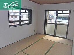 グランデュール東古松 2階3DKのリビング/ダイニング