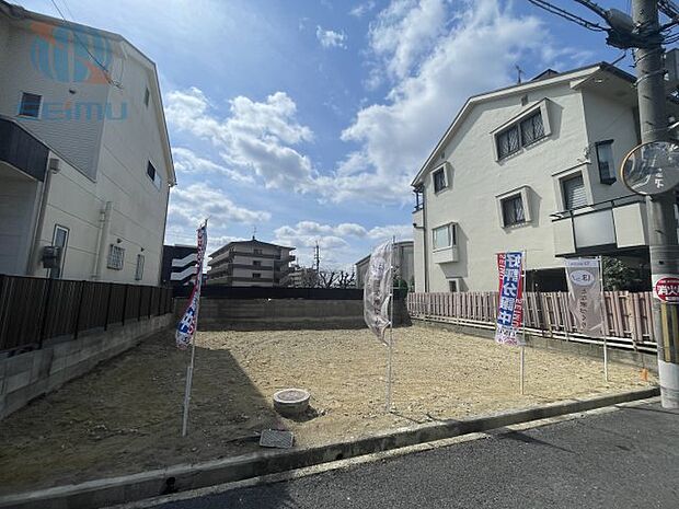 【ondo　高槻・竹の内町〜限定1区画〜】　前面道路幅員約6.8ｍでらくらく駐車可能！