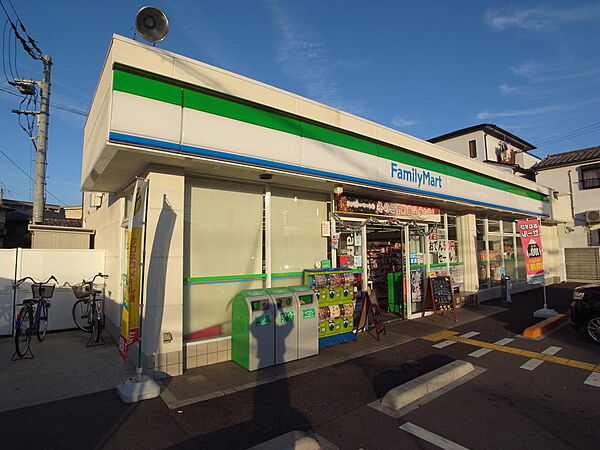 ファミリーマート枚方星丘店…徒歩7分（500ｍ）