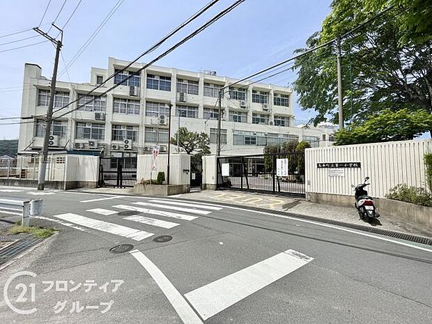 島本町立第一小学校 徒歩9分。 680m