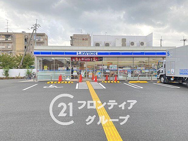 ローソン交野梅が枝住宅前店　徒歩11分。 880m