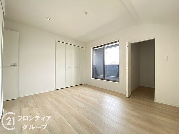 こちらのお部屋はバルコニーに面しており、日当たり、通風ともに良好です！