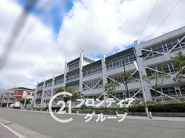 寝屋川市立第一中学校 徒歩3分。 170m