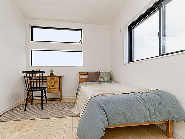 【同仕様写真】机やベッドを置いても充分な広さがあります