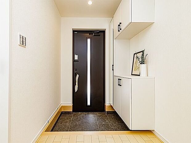 【同仕様写真】広い玄関で忙しい朝も混み合いません