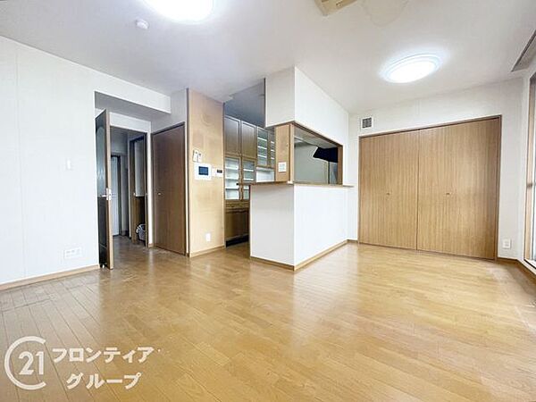 広々としたリビングで、明るい日が差し込みます！
