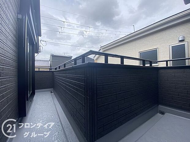 日当たりの良いバルコニーは、お洗濯が多いときも安心！たくさん干してもカラっと乾きそうです！