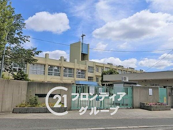 枚方市立東香里小学校 徒歩3分。 220m