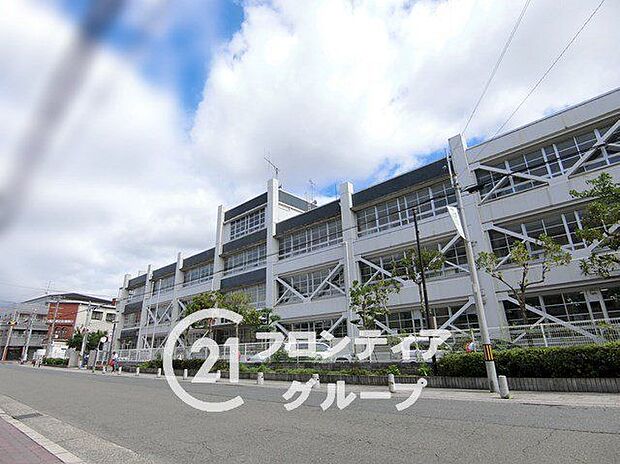 寝屋川市立第一中学校 徒歩22分。 1700m