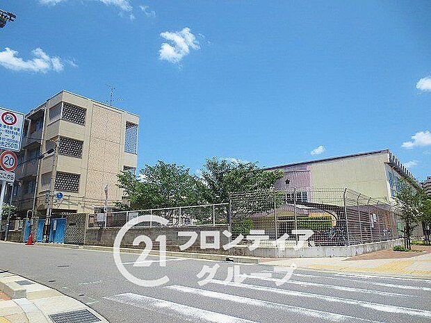 寝屋川市立中央小学校 徒歩13分。 970m