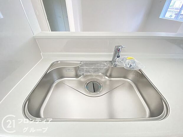 蛇口の先端に浄水器を内蔵。場所をとらない浄水器です。