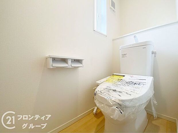 オート開閉のフタなので、手を触れず清潔・快適なトイレです!