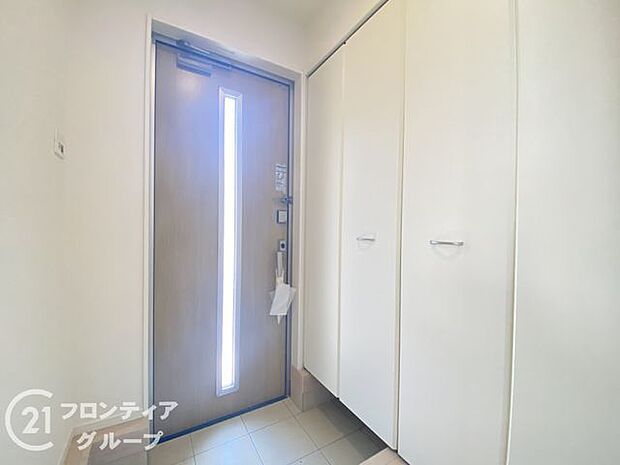 玄関は防犯性の優れたダブルロックドアです!