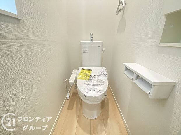 オート開閉のフタなので、手を触れず清潔・快適なトイレです!