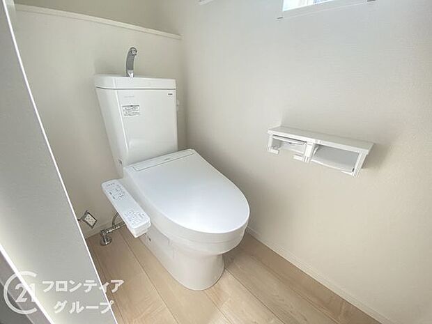 オート開閉のフタなので、手を触れず清潔・快適なトイレです！