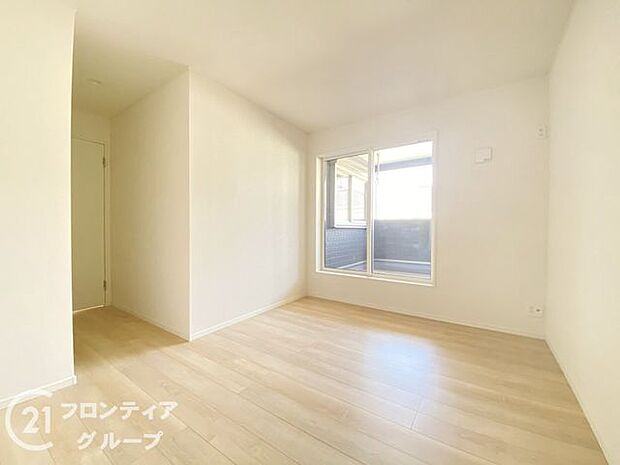 こちらのお部屋はバルコニーに面しており、日当たり、通風ともに良好です！