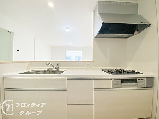 お手入れが楽に行える換気扇やステンレスワークトップは毎日お料理する奥様の味方!