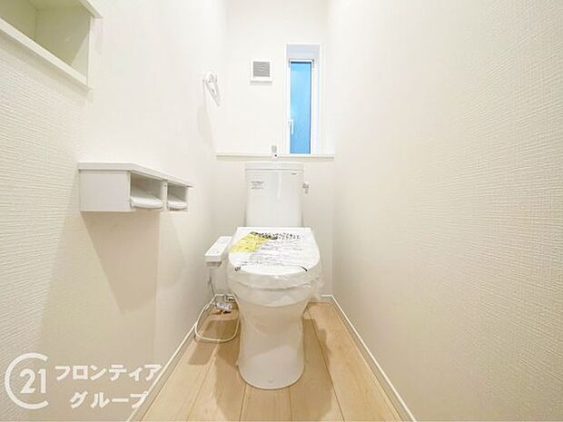 オート開閉のフタなので、手を触れず清潔・快適なトイレです!