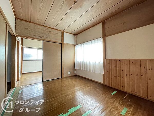 陽当たりの良いリビングです。家族みんなが集まる、明るく開放的な空間です。