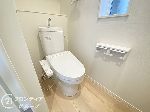 オート開閉のフタなので、手を触れず清潔・快適なトイレです！